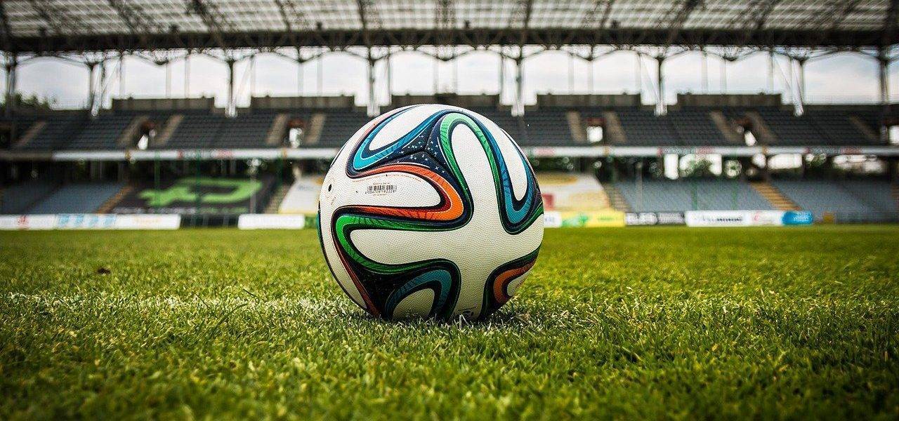 Soccer Ball Stadium Field  - jarmoluk / Pixabay