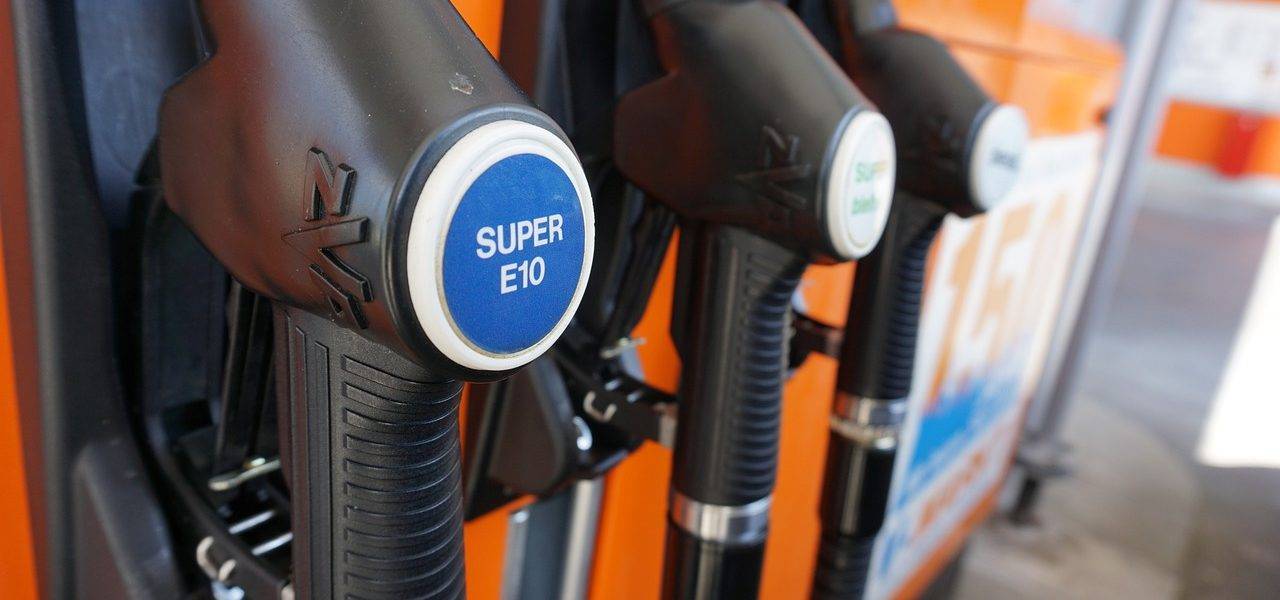 Gas Pump Petrol Stations Refuel  - superanton / Pixabay
